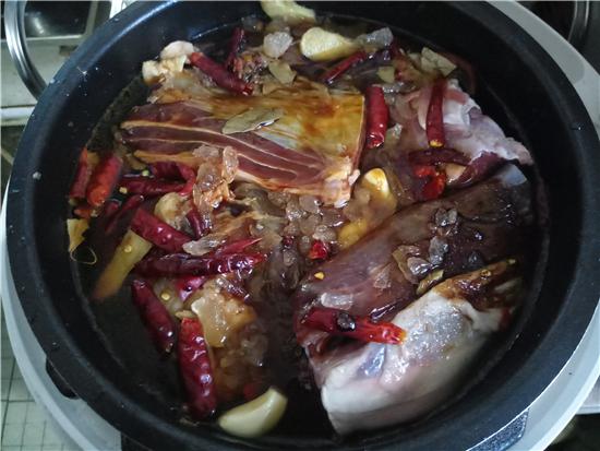 香辣鹵牛肉的做法-香辣味鹵菜譜-易網健康養生網 香辣鹵牛肉的做法-香辣味鹵菜譜