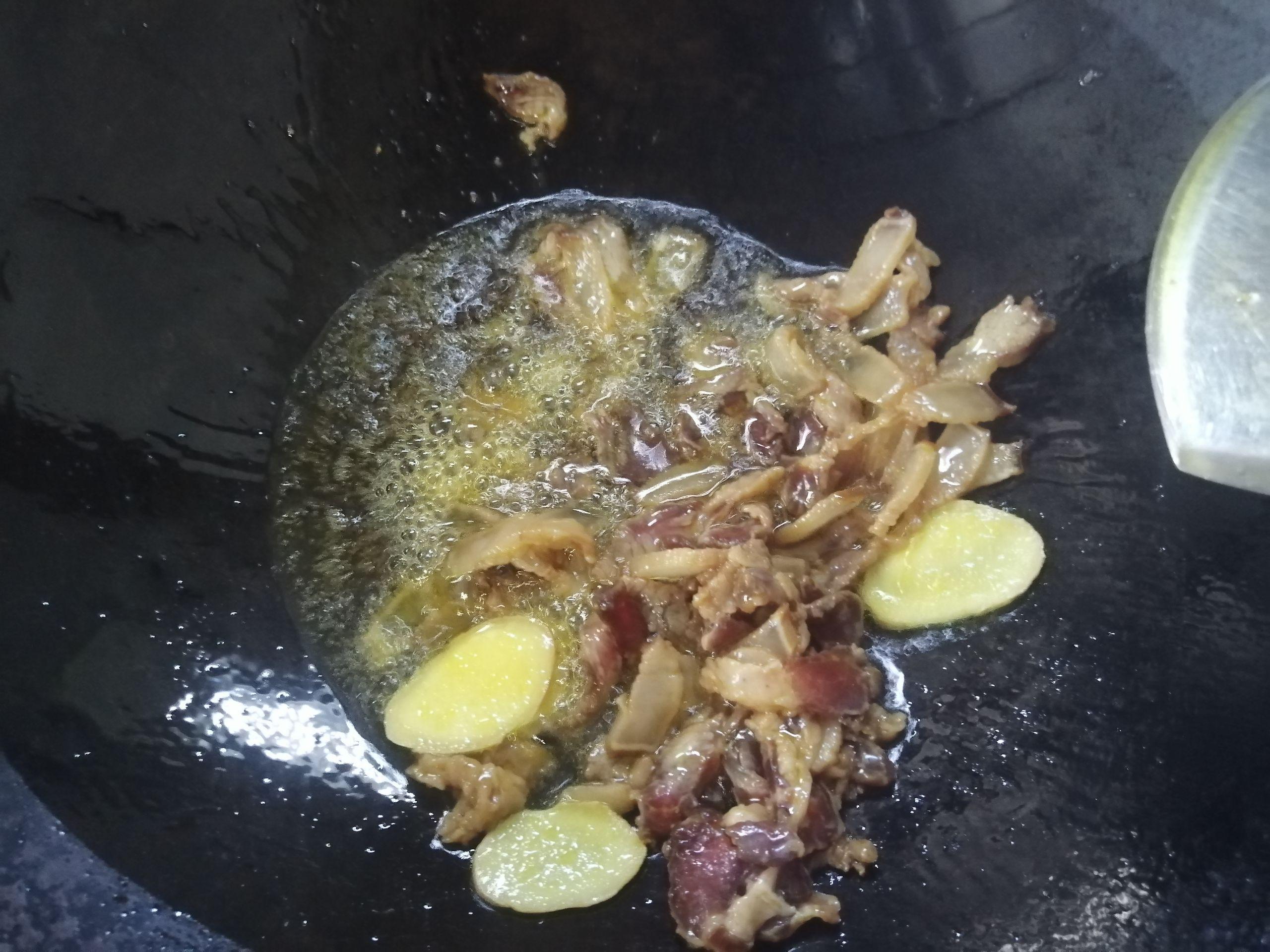 臘肉香菇青菜的做法-家常味炒菜譜-易網(wǎng)健康養(yǎng)生網(wǎng) 臘肉香菇青菜的做法-家常味炒菜譜