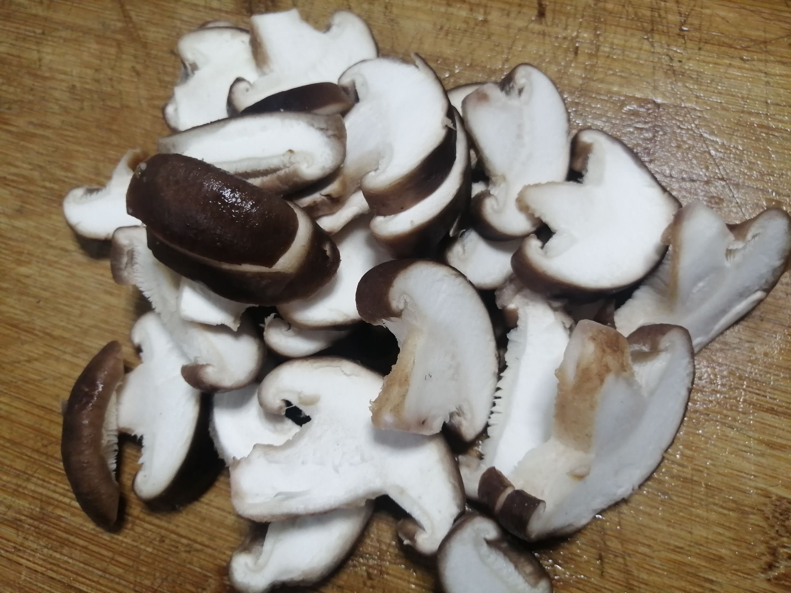 臘肉香菇青菜的做法-家常味炒菜譜-易網(wǎng)健康養(yǎng)生網(wǎng) 臘肉香菇青菜的做法-家常味炒菜譜