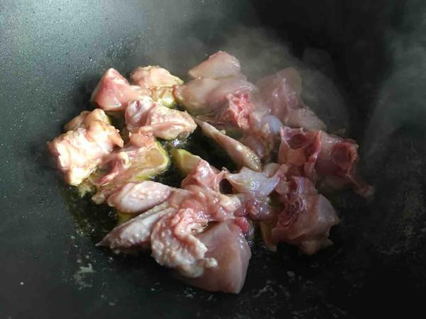 土豆仿蘑菇南瓜燜雞塊的做法-家常味煮菜譜