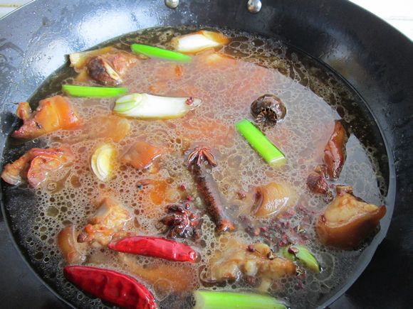 花生紅燒豬蹄的做法-家常味燒菜譜