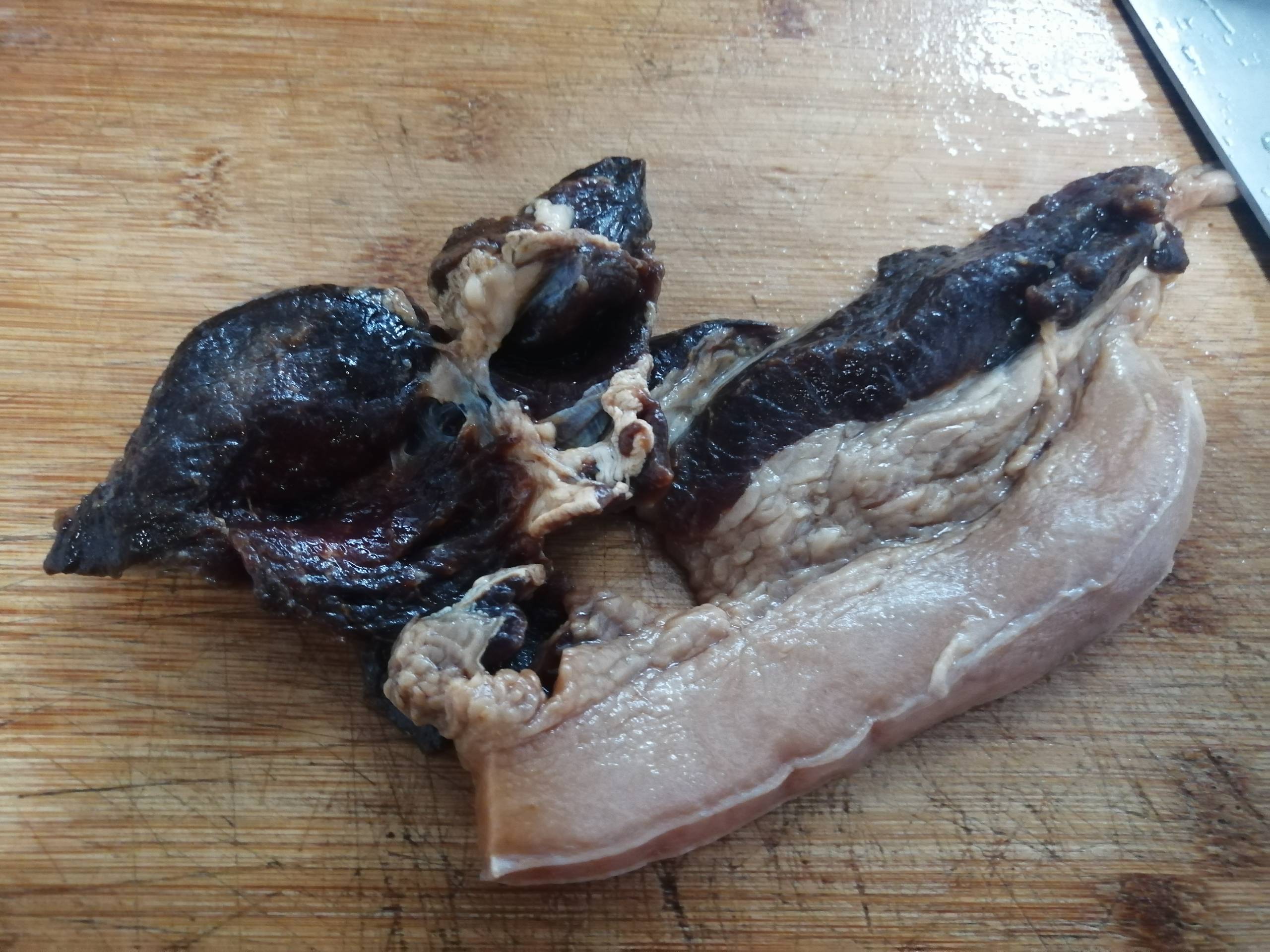 臘肉香菇青菜的做法-家常味炒菜譜-易網(wǎng)<a href=http://www.xllyou.com/ target=_blank class=infotextkey>健康養(yǎng)生</a>網(wǎng) 臘肉香菇青菜的做法-家常味炒菜譜