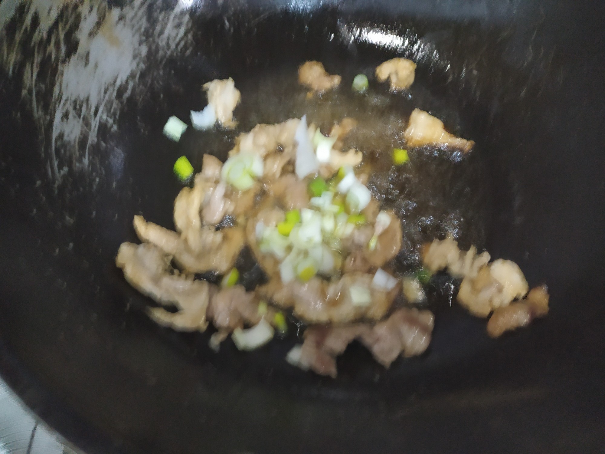 芹菜炒肉的做法-家常味炒菜譜