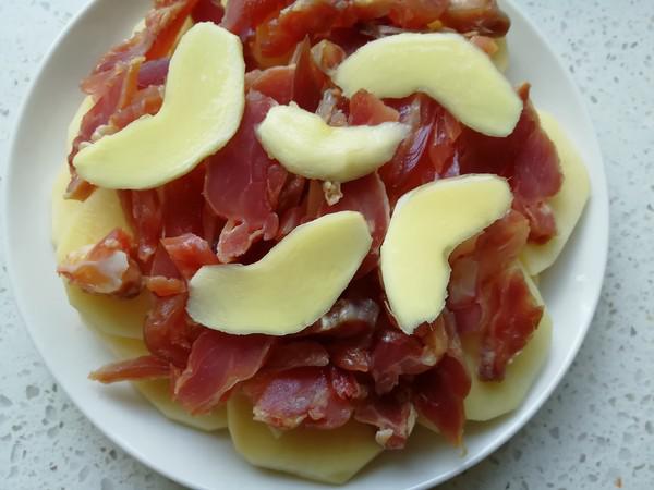 臘雞腿蒸土豆的做法-咸鮮味蒸菜譜