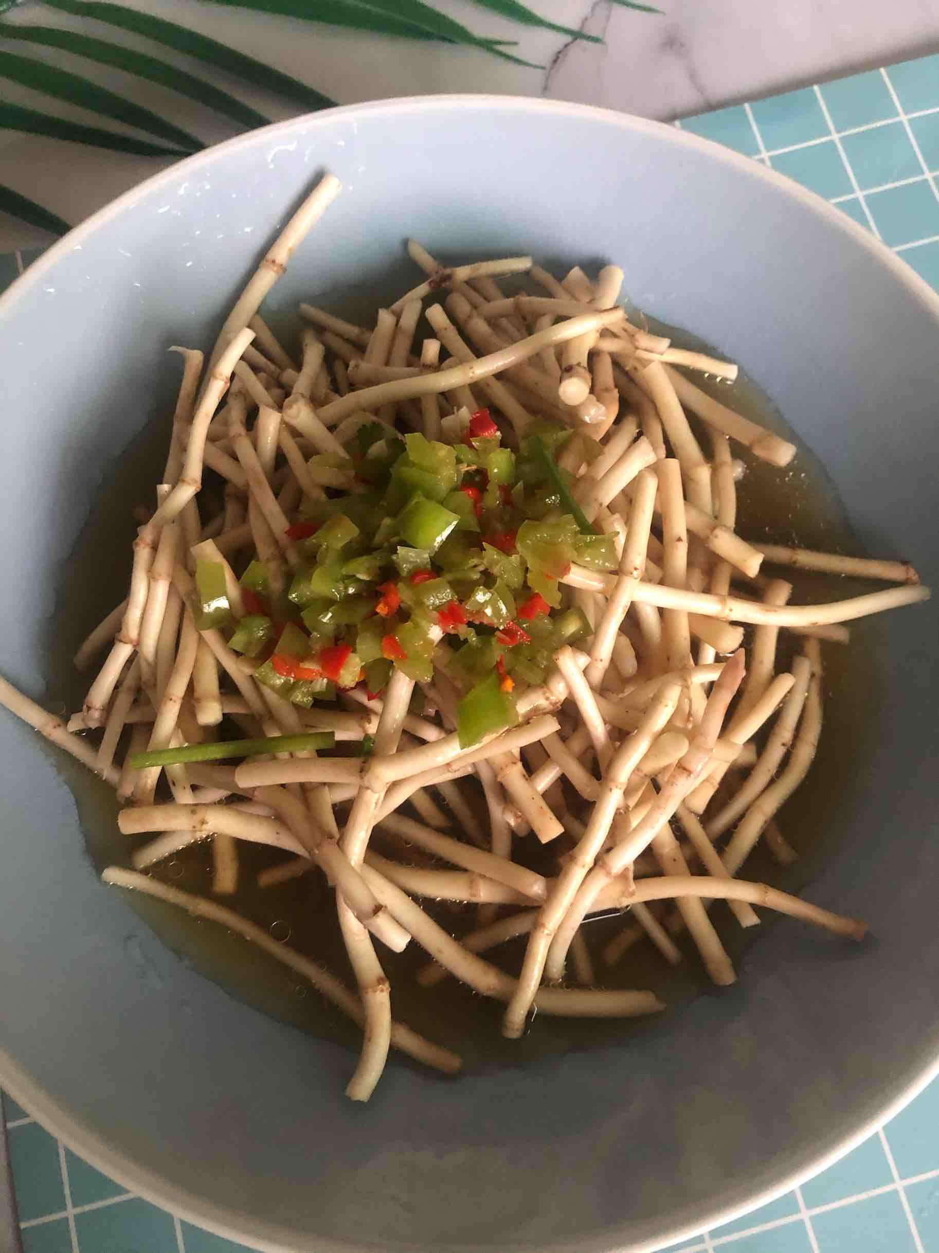 涼拌折耳根的做法-家常味拌菜譜