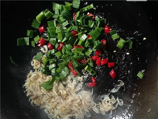 酸辣蝦皮炒菜花的做法-酸辣味炒菜譜-易網健康養(yǎng)生網 酸辣蝦皮炒菜花的做法-酸辣味炒菜譜