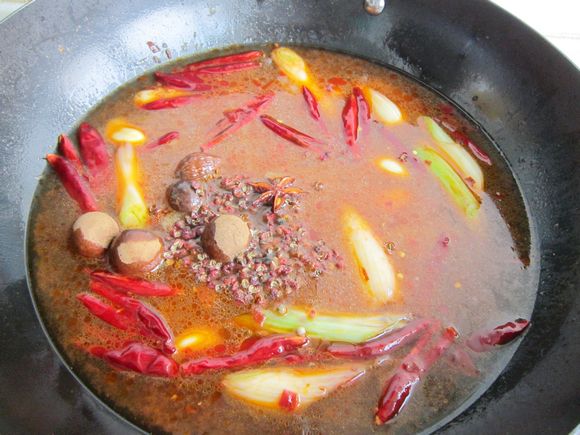 大盤雞火鍋的做法-家常味燉菜譜-易網健康養(yǎng)生網 大盤雞火鍋的做法-家常味燉菜譜