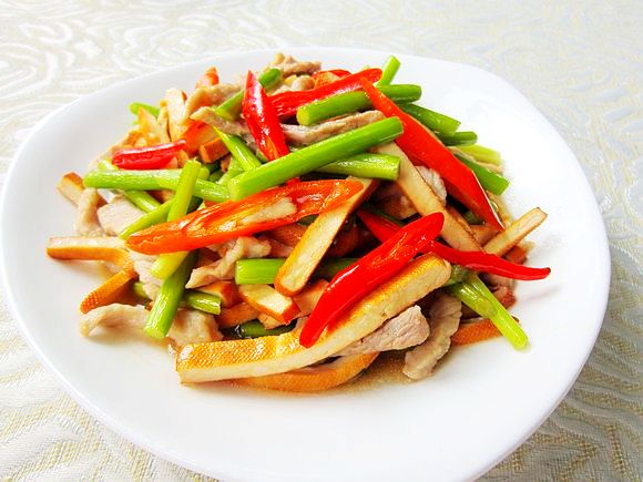 香干蒜薹炒肉絲的做法-家常味炒菜譜-易網健康養生網 香干蒜薹炒肉絲的做法-家常味炒菜譜