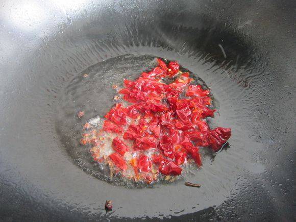 爆炒熏馬腸的做法-香辣味炒菜譜-易網健康養生網 爆炒熏馬腸的做法-香辣味炒菜譜