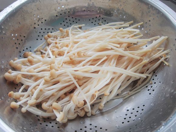 金針菇黑木耳炒肉絲的做法-咸鮮味炒菜譜-易網(wǎng)健康養(yǎng)生網(wǎng) 金針菇黑木耳炒肉絲的做法-咸鮮味炒菜譜