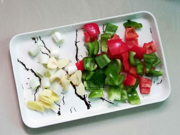 香菇豆腐燜雞翅的做法-家常味燜菜譜-易網健康養生網 香菇豆腐燜雞翅的做法-家常味燜菜譜