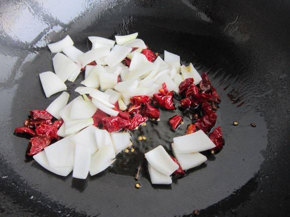 爆炒熏馬腸的做法-香辣味炒菜譜-易網健康養生網 爆炒熏馬腸的做法-香辣味炒菜譜