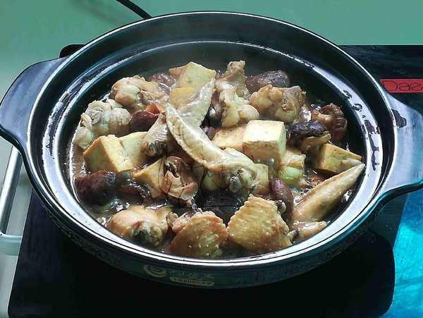 香菇豆腐燜雞翅的做法-家常味燜菜譜-易網健康養生網 香菇豆腐燜雞翅的做法-家常味燜菜譜