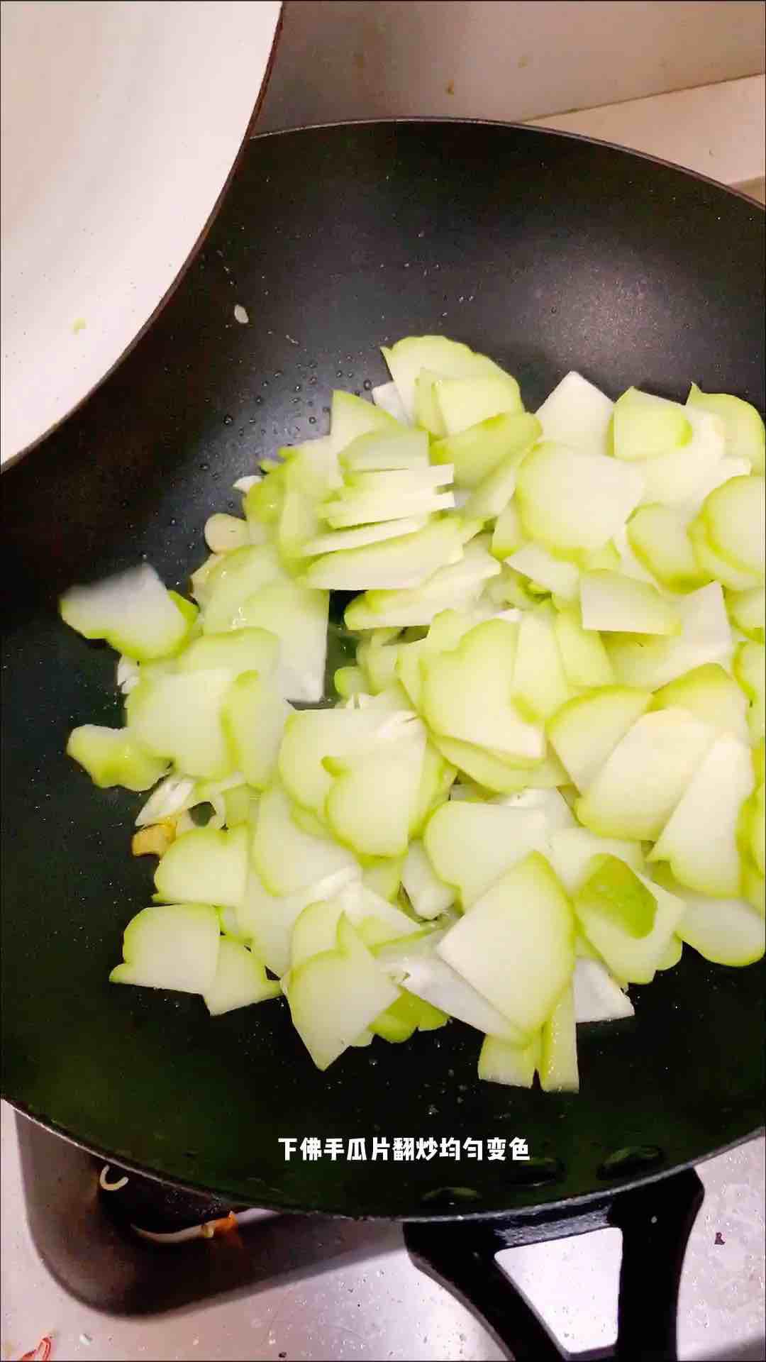 佛手瓜炒肉的做法-家常味炒菜譜-易網(wǎng)<a href=http://www.xllyou.com/ target=_blank class=infotextkey>健康養(yǎng)生</a>網(wǎng) 佛手瓜炒肉的做法-家常味炒菜譜