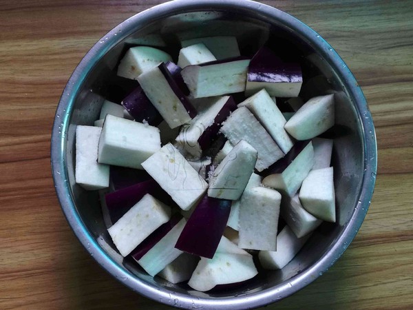 魚香茄子煲的做法-醬香味燒菜譜