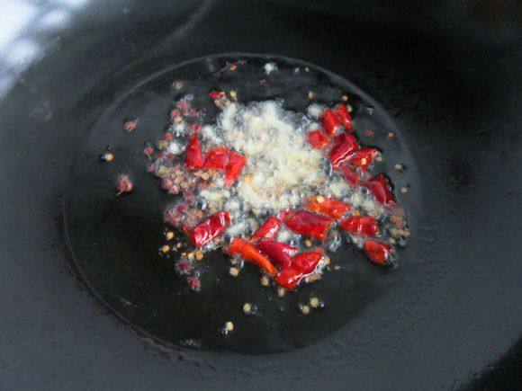 香辣魷魚須的做法-香辣味炒菜譜-易網健康養生網 香辣魷魚須的做法-香辣味炒菜譜