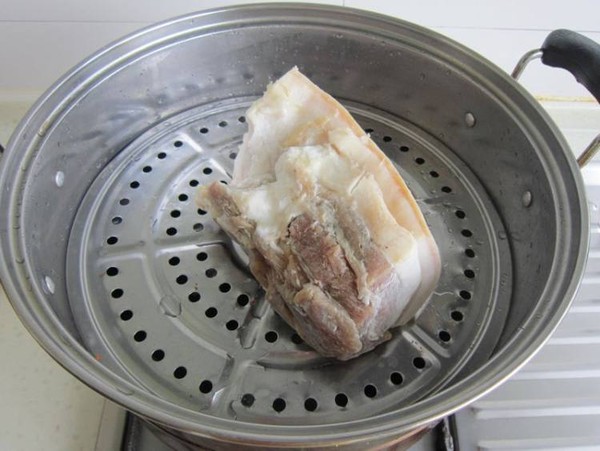 萵筍燜臘肉的做法-家常味燜菜譜-易網健康養生網 萵筍燜臘肉的做法-家常味燜菜譜