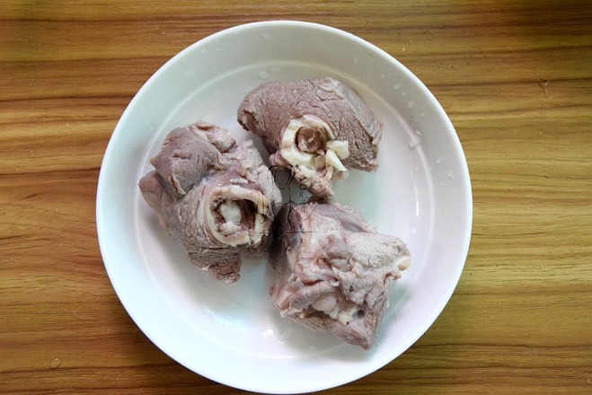 蓮藕墨魚筒骨湯的做法-家常味煲菜譜-易網健康養生網 蓮藕墨魚筒骨湯的做法-家常味煲菜譜