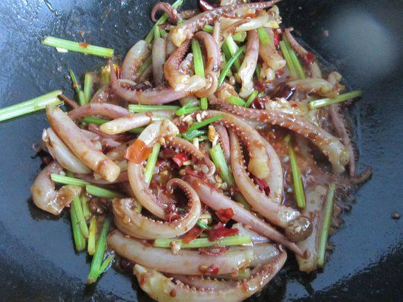 香辣魷魚須的做法-香辣味炒菜譜-易網健康養生網 香辣魷魚須的做法-香辣味炒菜譜