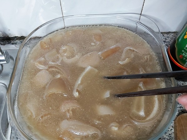 自制豬皮凍的做法-家常味砂鍋菜譜-易網健康養(yǎng)生網 自制豬皮凍的做法-家常味砂鍋菜譜