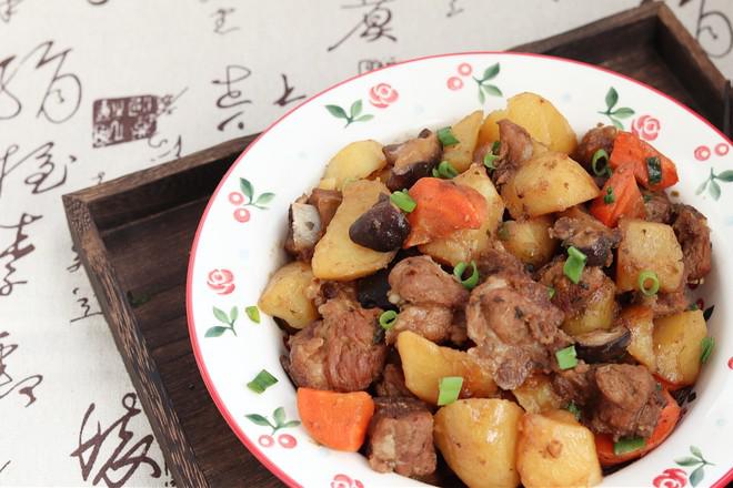 紅燒排骨燉土豆的做法-家常味燉菜譜