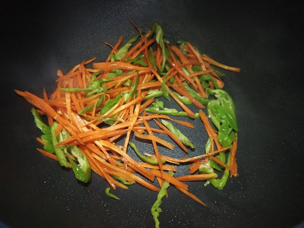 豬皮炒三絲的做法-家常味炒菜譜-易網(wǎng)健康養(yǎng)生網(wǎng) 豬皮炒三絲的做法-家常味炒菜譜