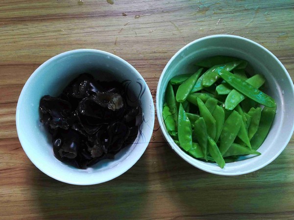 荷塘小炒的做法-家常味炒菜譜-易網健康養生網 荷塘小炒的做法-家常味炒菜譜