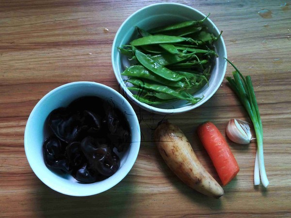 荷塘小炒的做法-家常味炒菜譜-易網<a href=http://www.xllyou.com/ target=_blank class=infotextkey>健康養生</a>網 荷塘小炒的做法-家常味炒菜譜