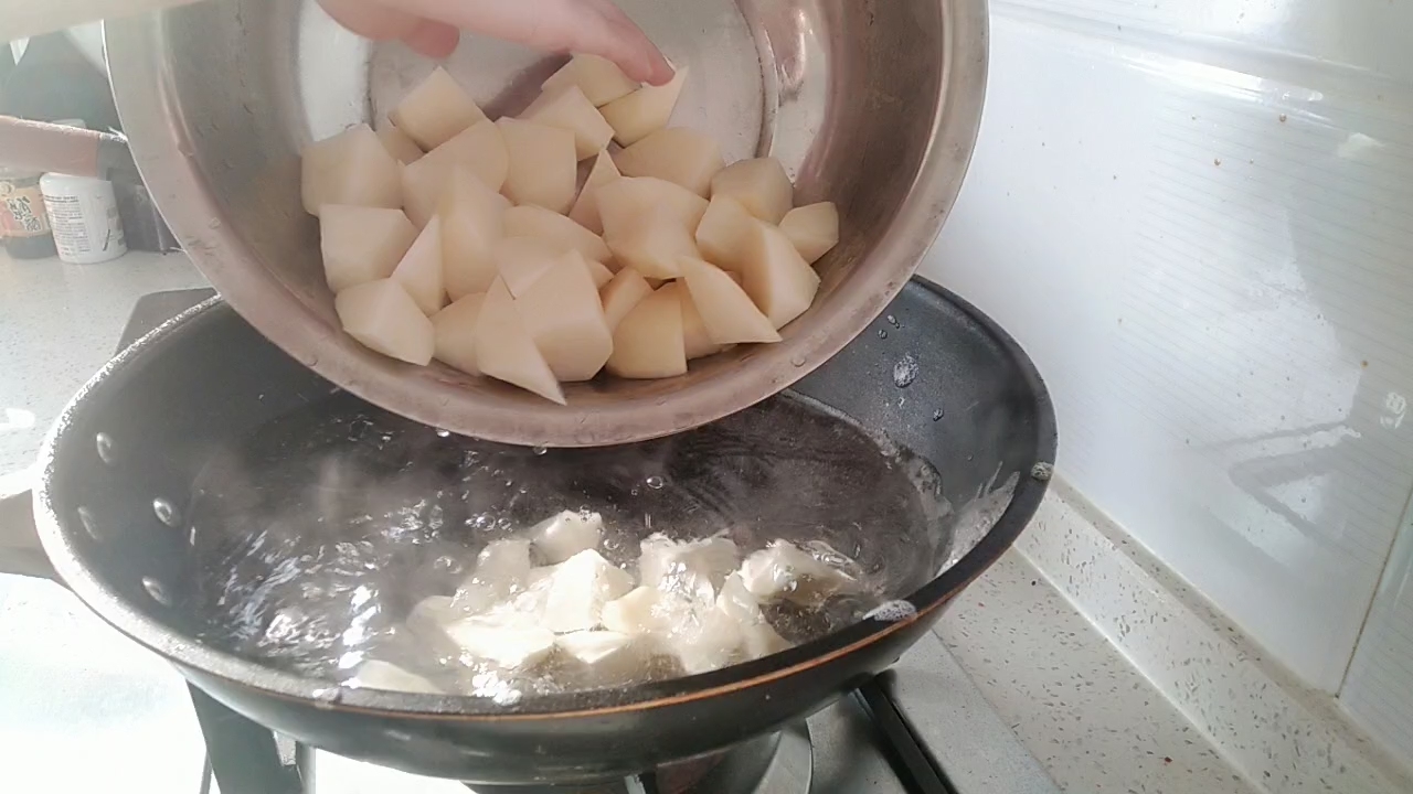 孜然土豆塊的做法-家常味炒菜譜-易網健康養生網 孜然土豆塊的做法-家常味炒菜譜