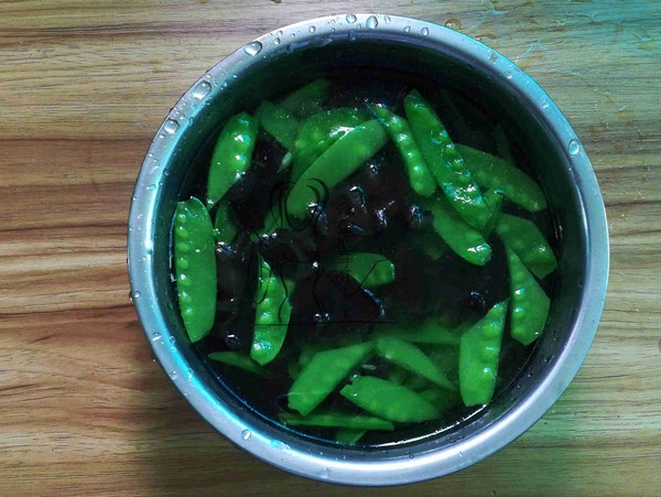 荷塘小炒的做法-家常味炒菜譜-易網健康養生網 荷塘小炒的做法-家常味炒菜譜