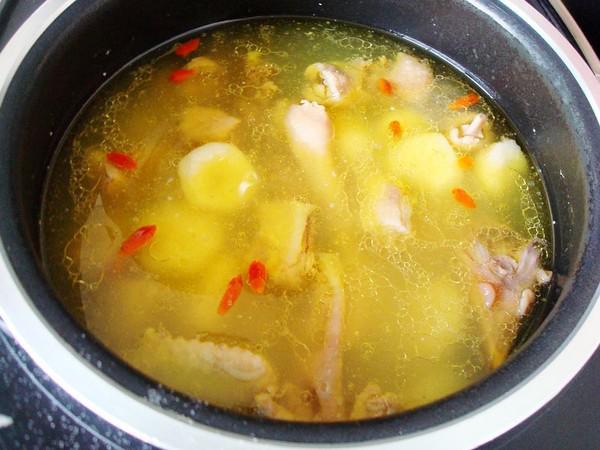 電飯煲荸薺燉雞的做法-家常味燉菜譜