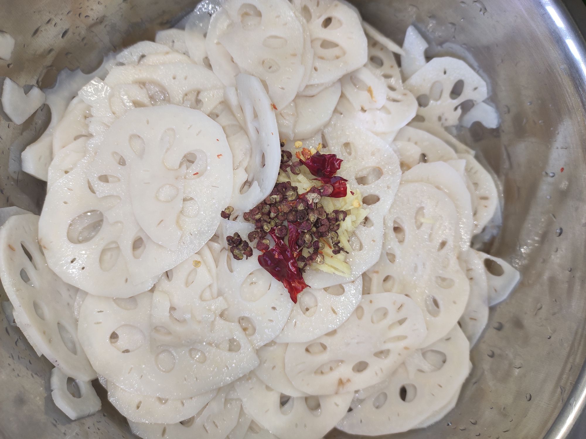 熗拌蓮藕的做法-酸辣味拌菜譜-易網(wǎng)健康養(yǎng)生網(wǎng) 熗拌蓮藕的做法-酸辣味拌菜譜