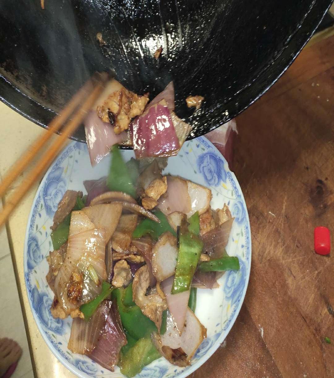 洋蔥青椒炒肉的做法-咸鮮味炒菜譜-易網健康養生網 洋蔥青椒炒肉的做法-咸鮮味炒菜譜