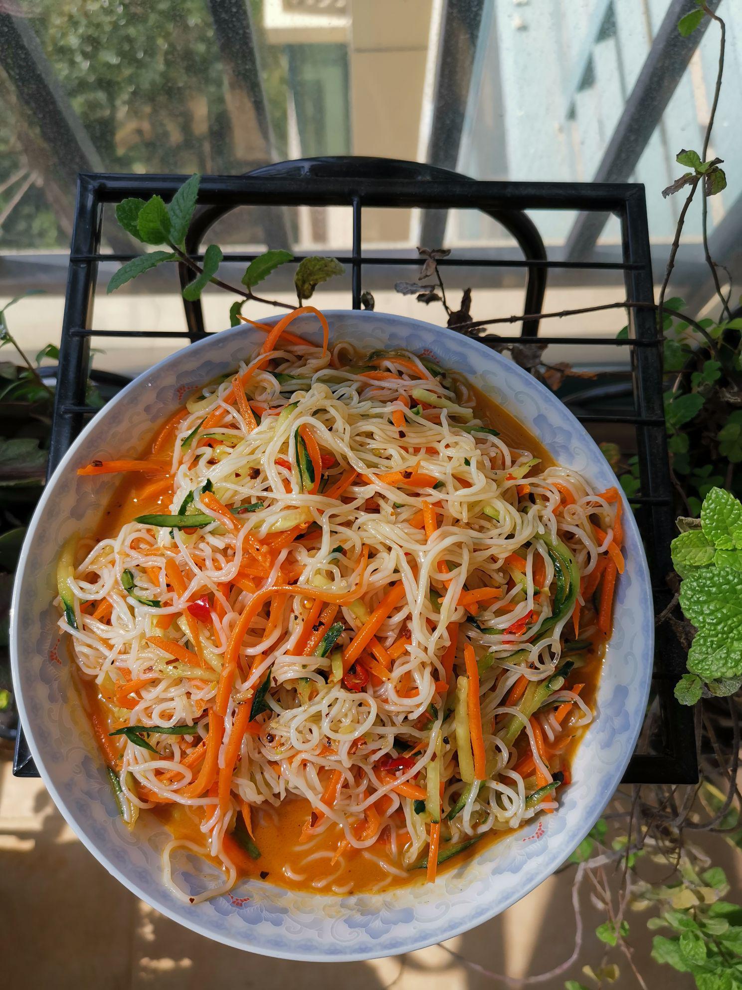 麻醬拌粉絲的做法-家常味拌菜譜-易網健康養生網 麻醬拌粉絲的做法-家常味拌菜譜