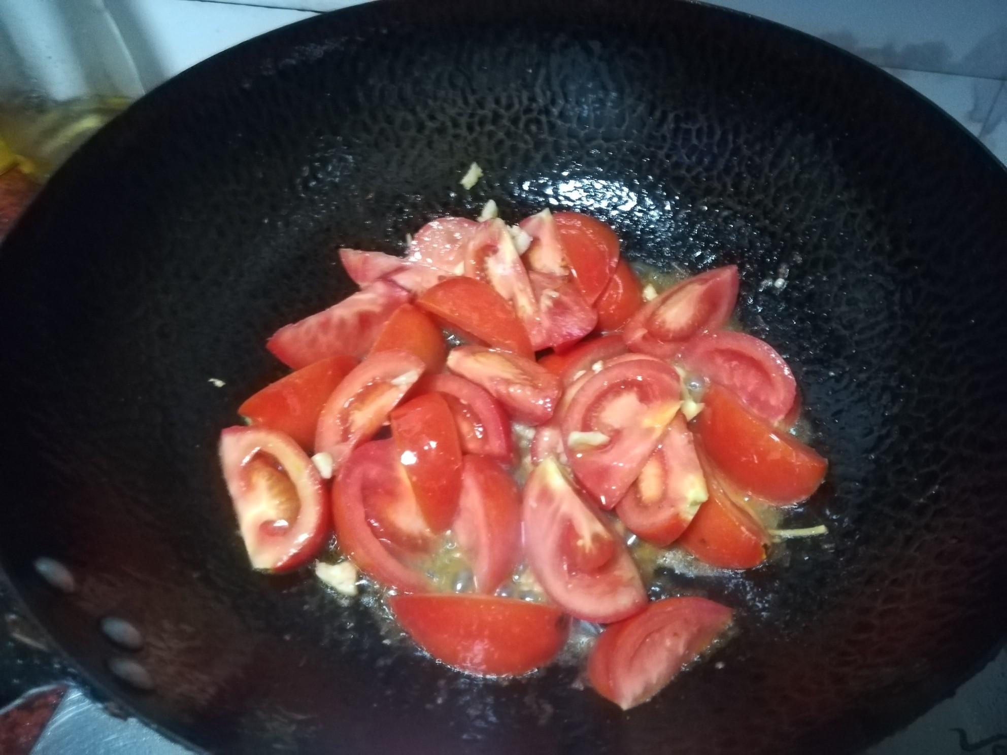 番茄炒牛肉的做法-家常味炒菜譜