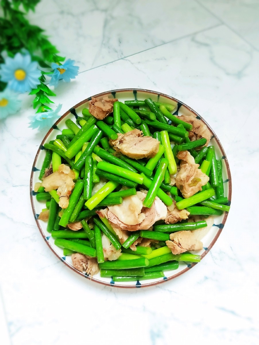 白肉炒蒜苔的做法-家常味炒菜譜