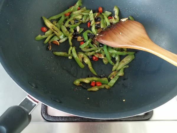 豉椒荷包蛋的做法-家常味煎菜譜-易網健康養生網 豉椒荷包蛋的做法-家常味煎菜譜