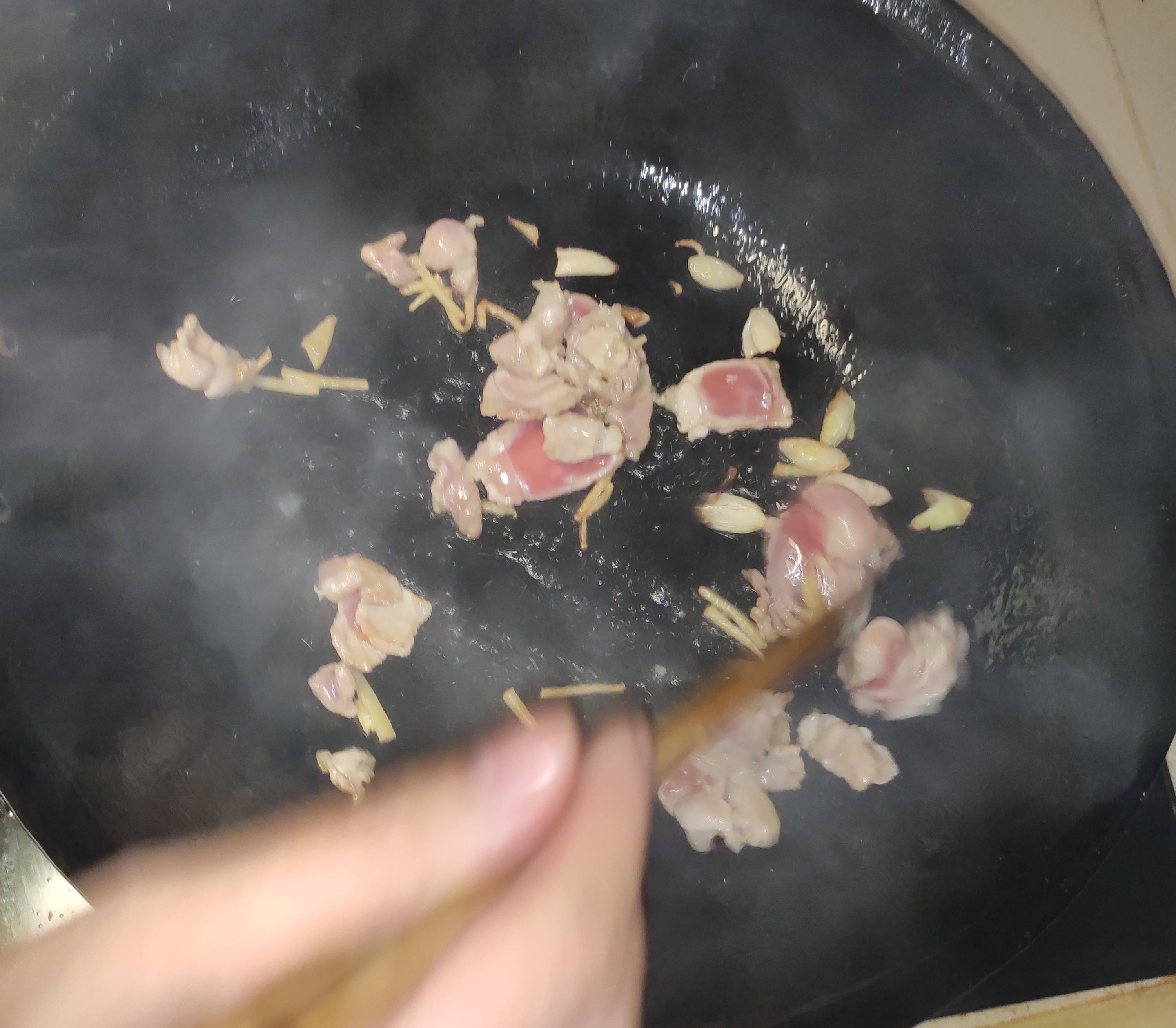 洋蔥青椒炒肉的做法-咸鮮味炒菜譜-易網健康養生網 洋蔥青椒炒肉的做法-咸鮮味炒菜譜