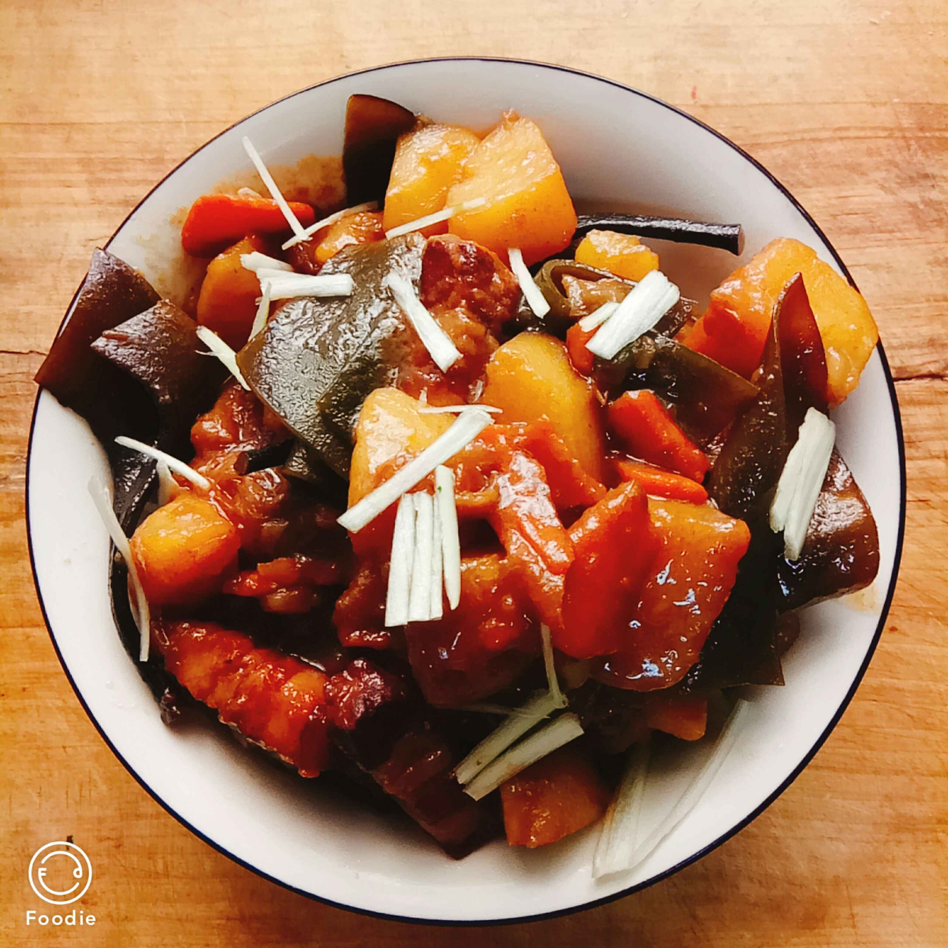 紅燒肉燉海帶的做法-家常味燉菜譜-易網(wǎng)健康養(yǎng)生網(wǎng) 紅燒肉燉海帶的做法-家常味燉菜譜