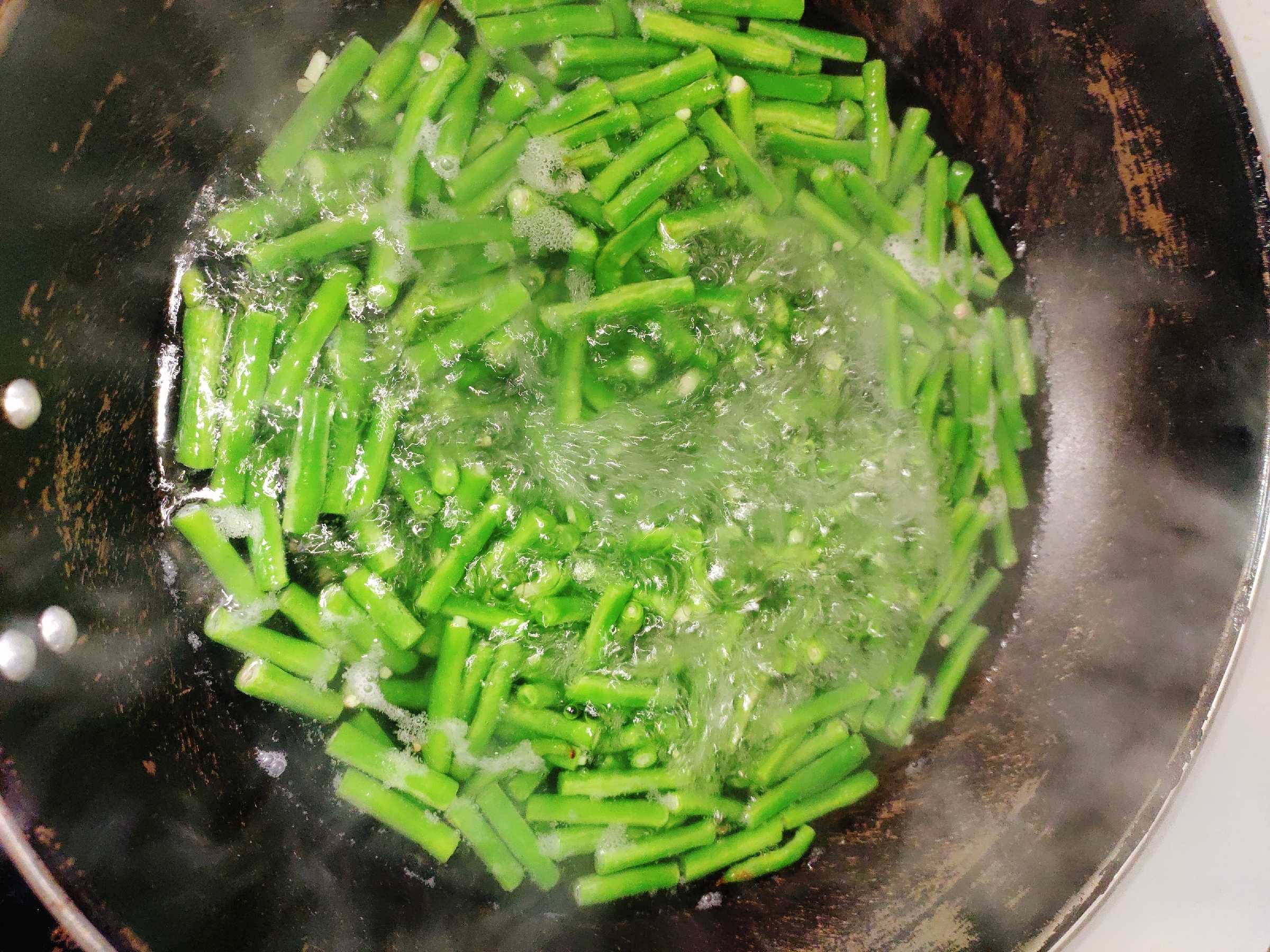 蒜香豇豆的做法-蒜香味燒菜譜-易網健康養生網 蒜香豇豆的做法-蒜香味燒菜譜