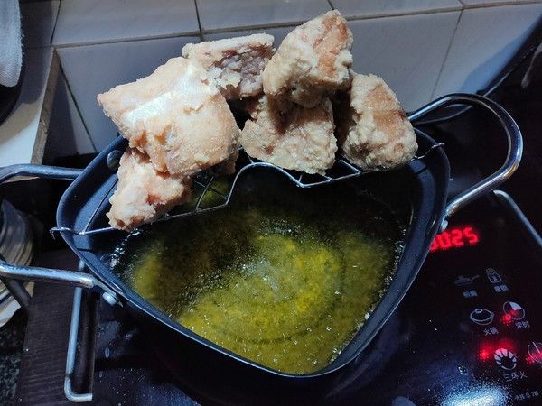 香酥老板魚的做法-家常味炸菜譜