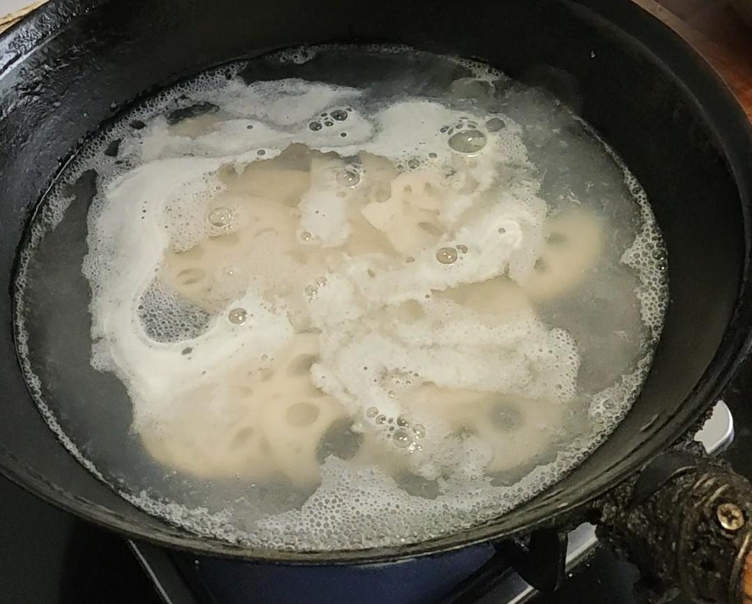 熗拌蓮藕的做法-酸辣味拌菜譜-易網(wǎng)<a href=http://www.xllyou.com/ target=_blank class=infotextkey>健康養(yǎng)生</a>網(wǎng) 熗拌蓮藕的做法-酸辣味拌菜譜