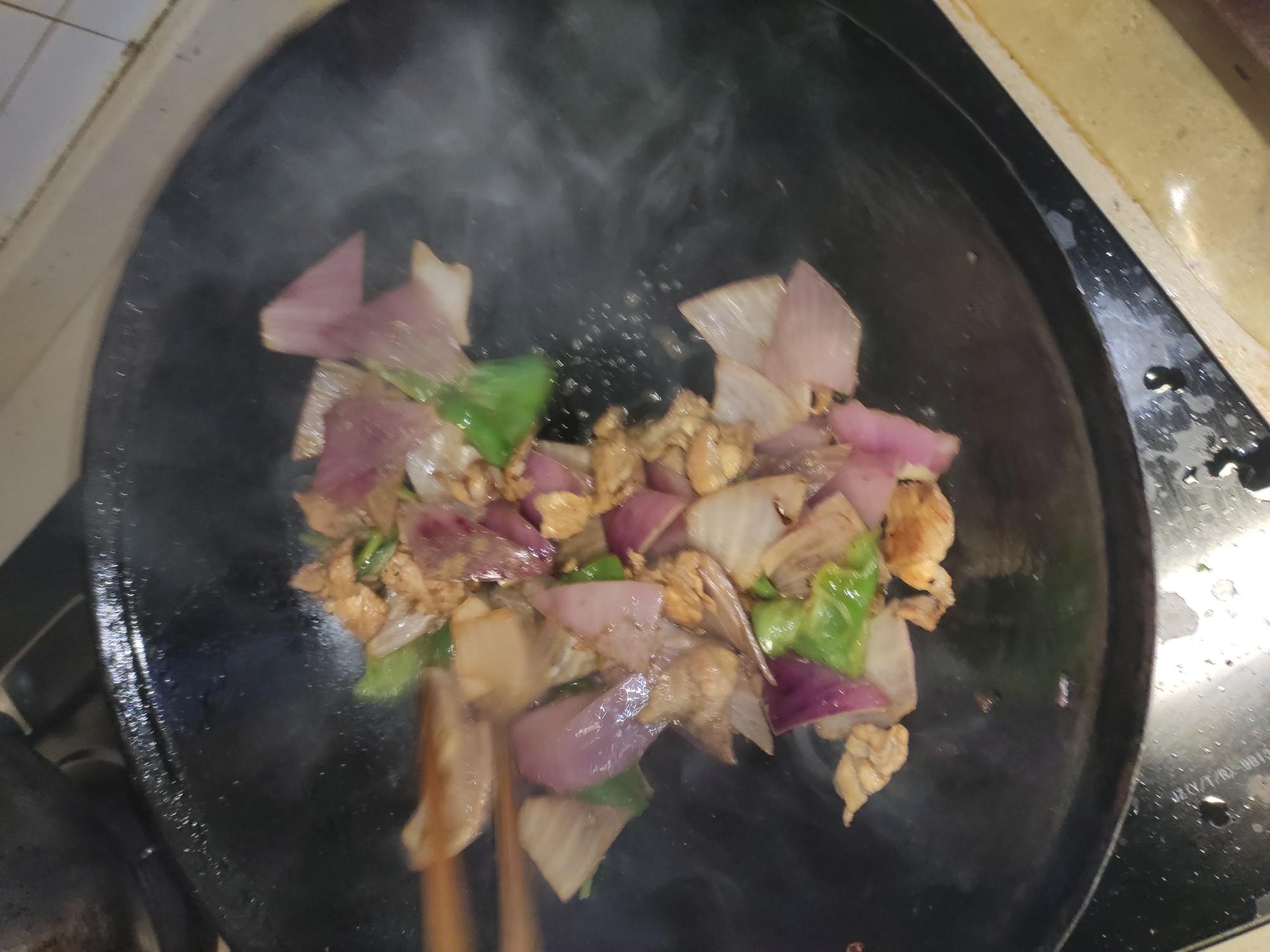 洋蔥青椒炒肉的做法-咸鮮味炒菜譜-易網健康養生網 洋蔥青椒炒肉的做法-咸鮮味炒菜譜