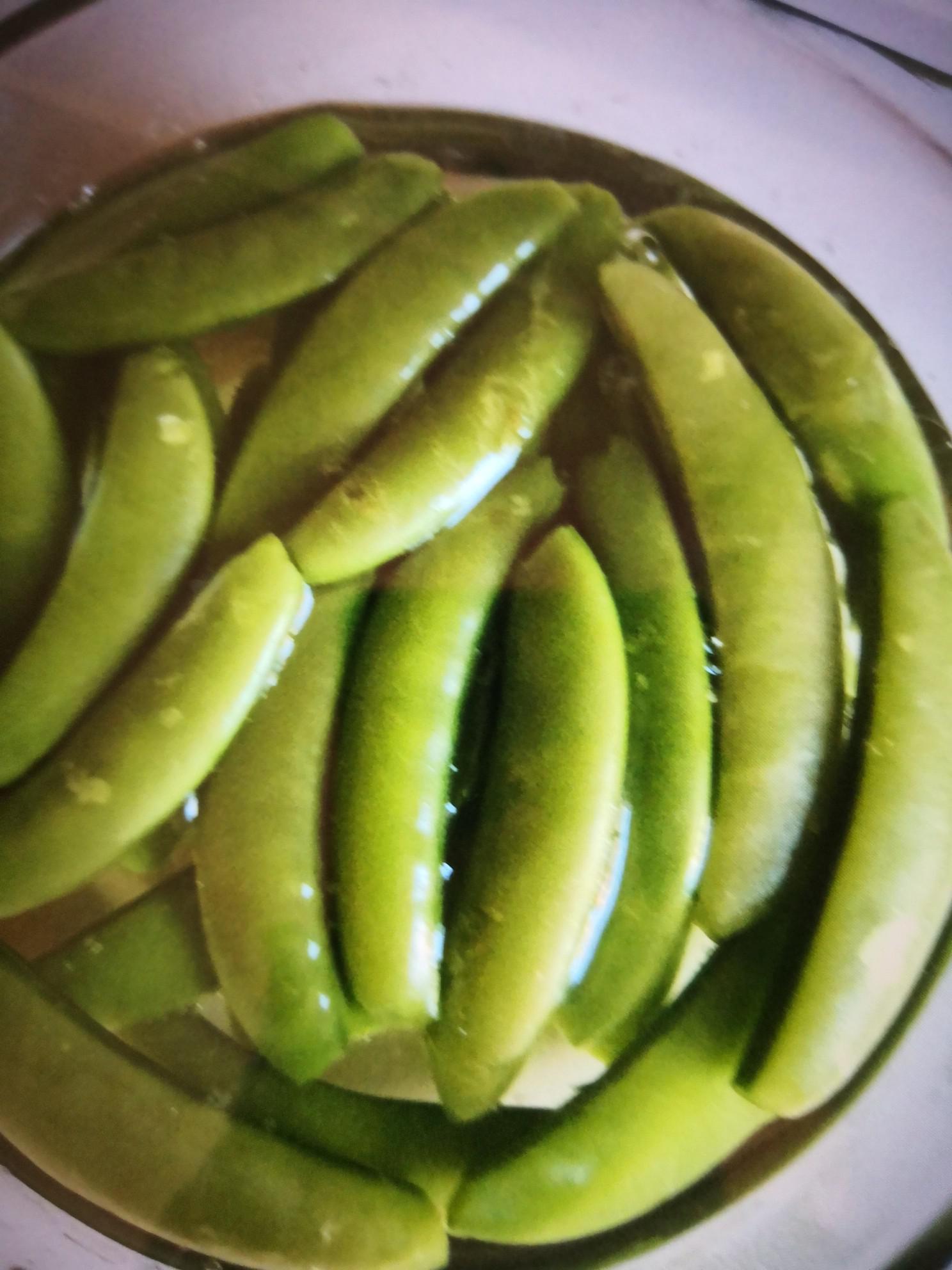 午餐肉炒甜蜜豆的做法-家常味炒菜譜-易網<a href=http://www.xllyou.com/ target=_blank class=infotextkey>健康養生</a>網 午餐肉炒甜蜜豆的做法-家常味炒菜譜