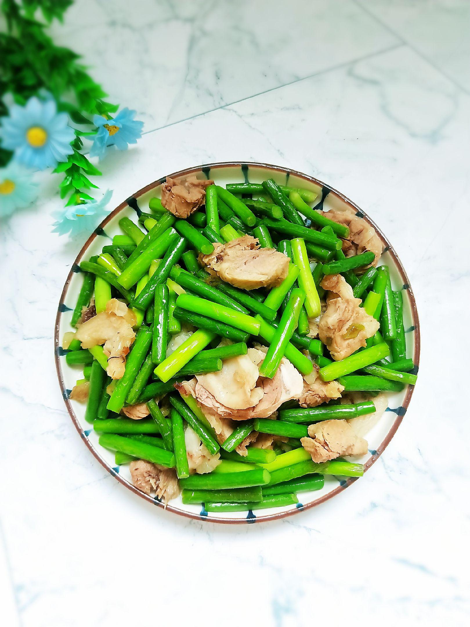 白肉炒蒜苔的做法-家常味炒菜譜-易網(wǎng)健康養(yǎng)生網(wǎng) 白肉炒蒜苔的做法-家常味炒菜譜