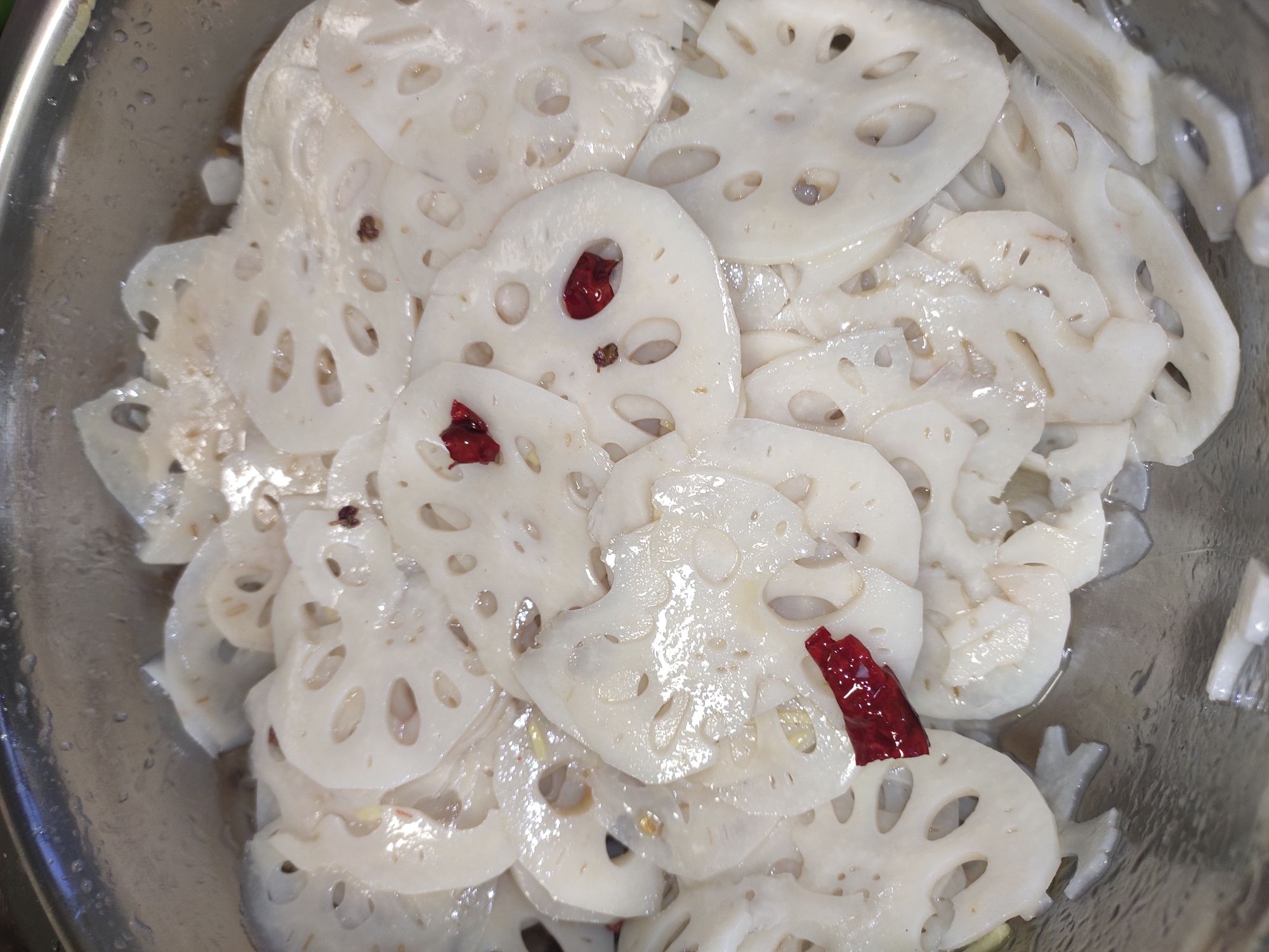 熗拌蓮藕的做法-酸辣味拌菜譜-易網(wǎng)健康養(yǎng)生網(wǎng) 熗拌蓮藕的做法-酸辣味拌菜譜