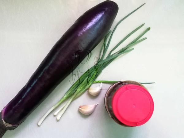 醬燜茄子的做法-家常味燜菜譜-易網(wǎng)<a href=http://www.xllyou.com/ target=_blank class=infotextkey>健康養(yǎng)生</a>網(wǎng) 醬燜茄子的做法-家常味燜菜譜