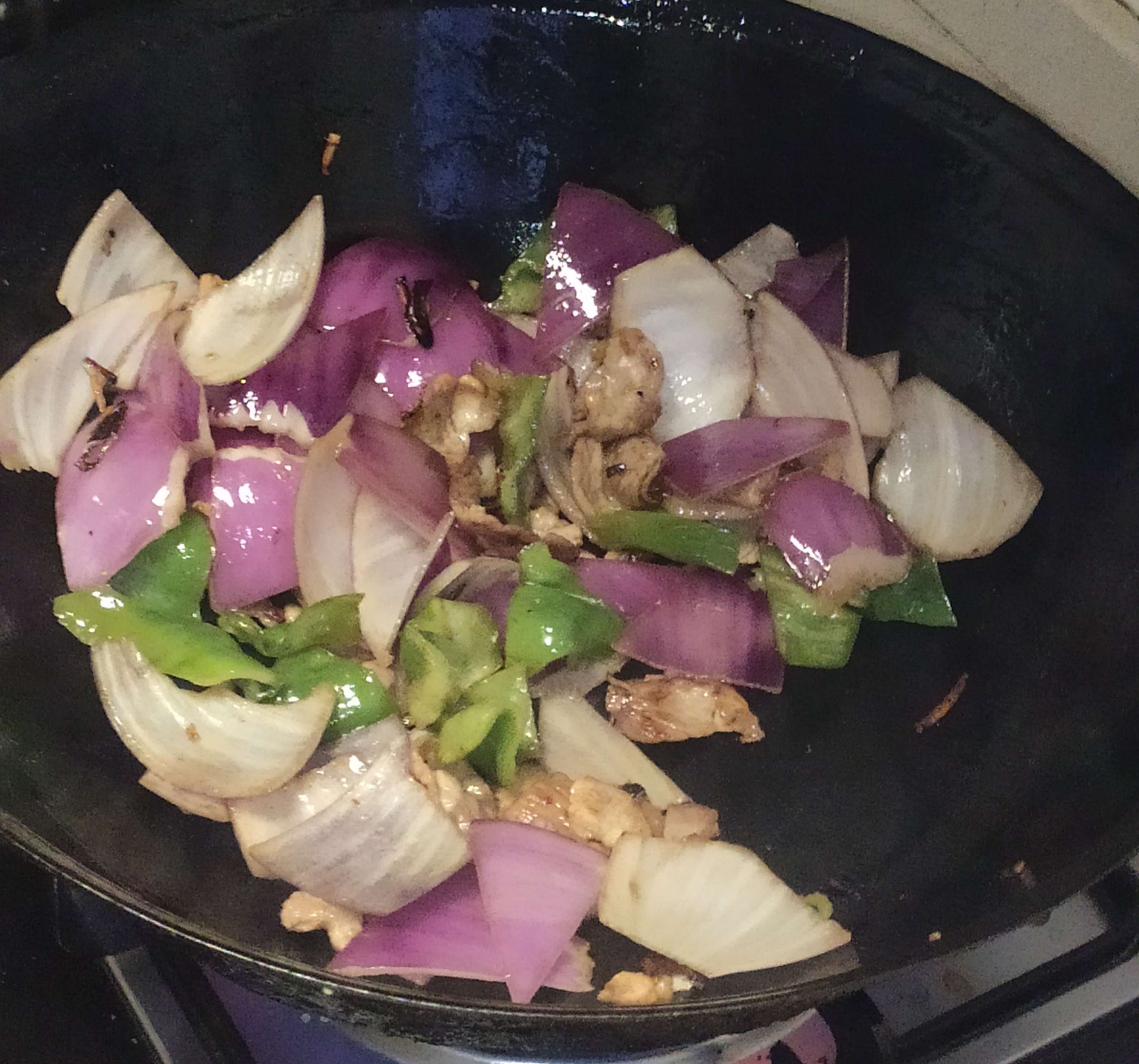 洋蔥青椒炒肉的做法-咸鮮味炒菜譜-易網健康養生網 洋蔥青椒炒肉的做法-咸鮮味炒菜譜