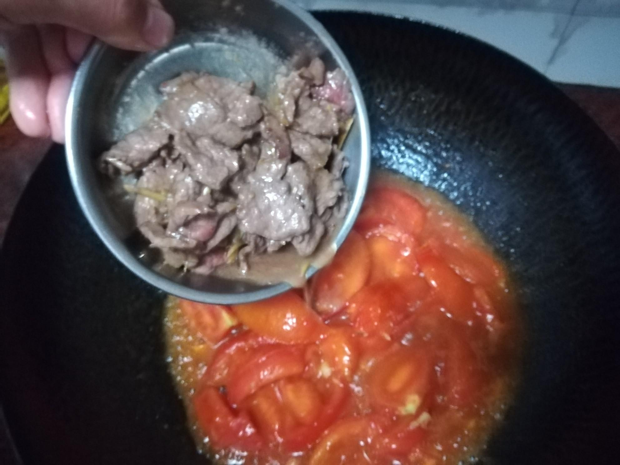 番茄炒牛肉的做法-家常味炒菜譜