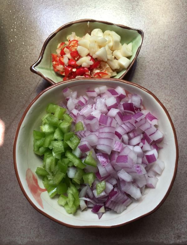 香辣臘排骨的做法-香辣味炒菜譜-易網健康養生網 香辣臘排骨的做法-香辣味炒菜譜